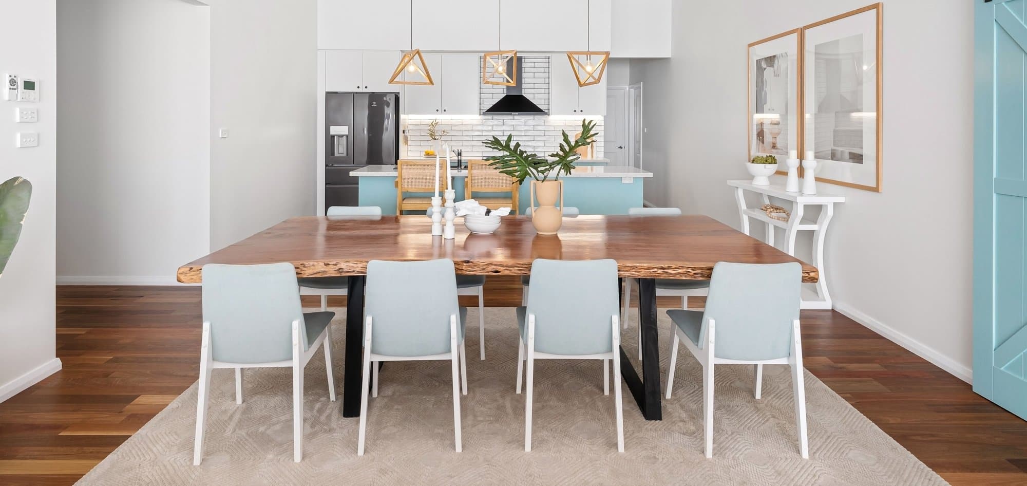 Interior cálido de una vivienda gestionada por Winahost